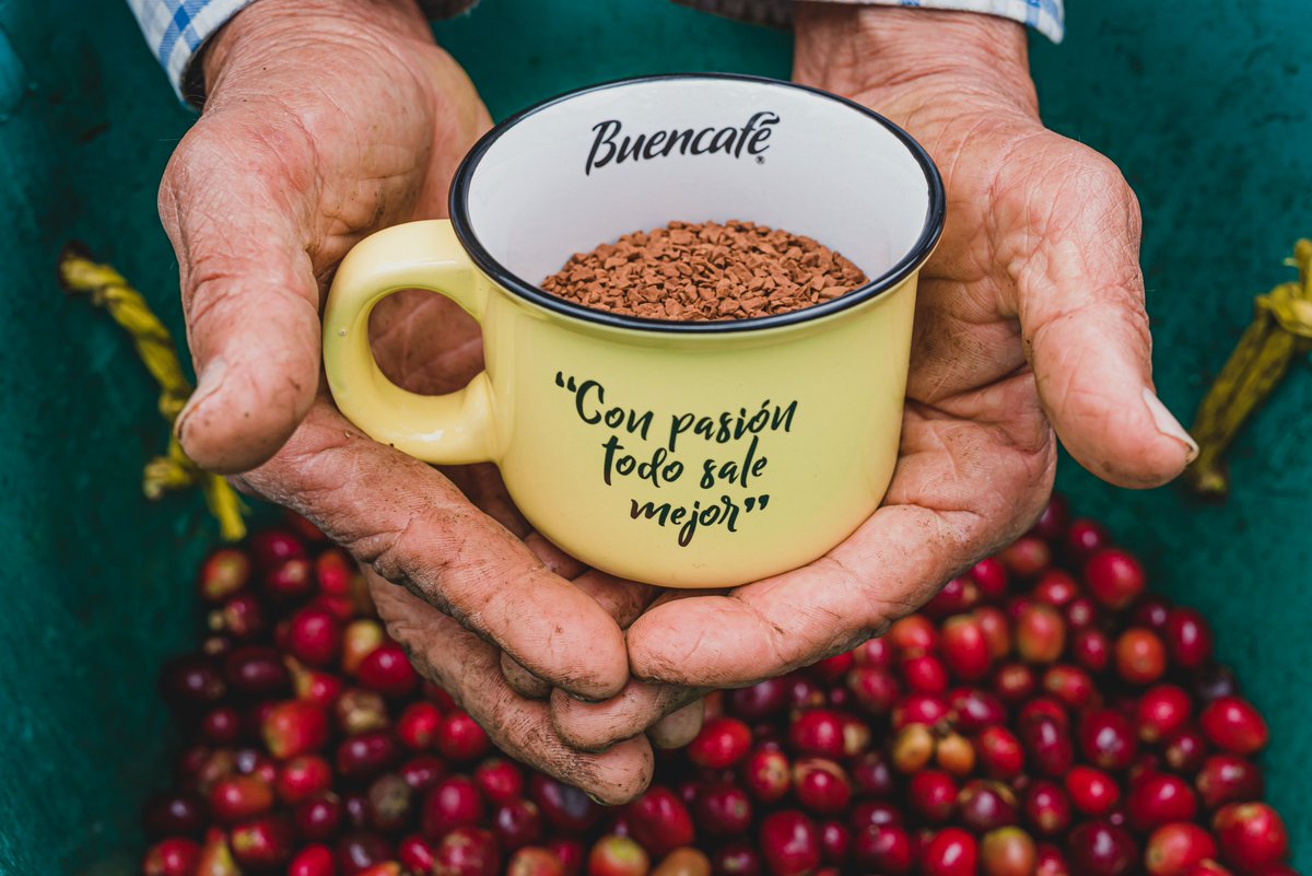 FedeCafeteros's tweet photo. Celebramos con #OrgulloCafetero el aniversario de Buencafé Liofilizado de Colombia quien celebra hoy 50 años de cifras históricas, para beneficio de los caficultores y del sector en su conjunto. #OrgulloDeColombiaParaElMundo 

¡#Buencafé, 50 años transformando el futuro! https://t.co/u5OXepKP68