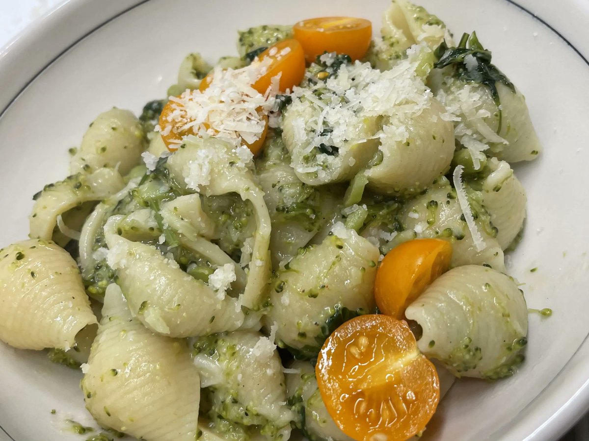 Andrew Zimmern tweet media