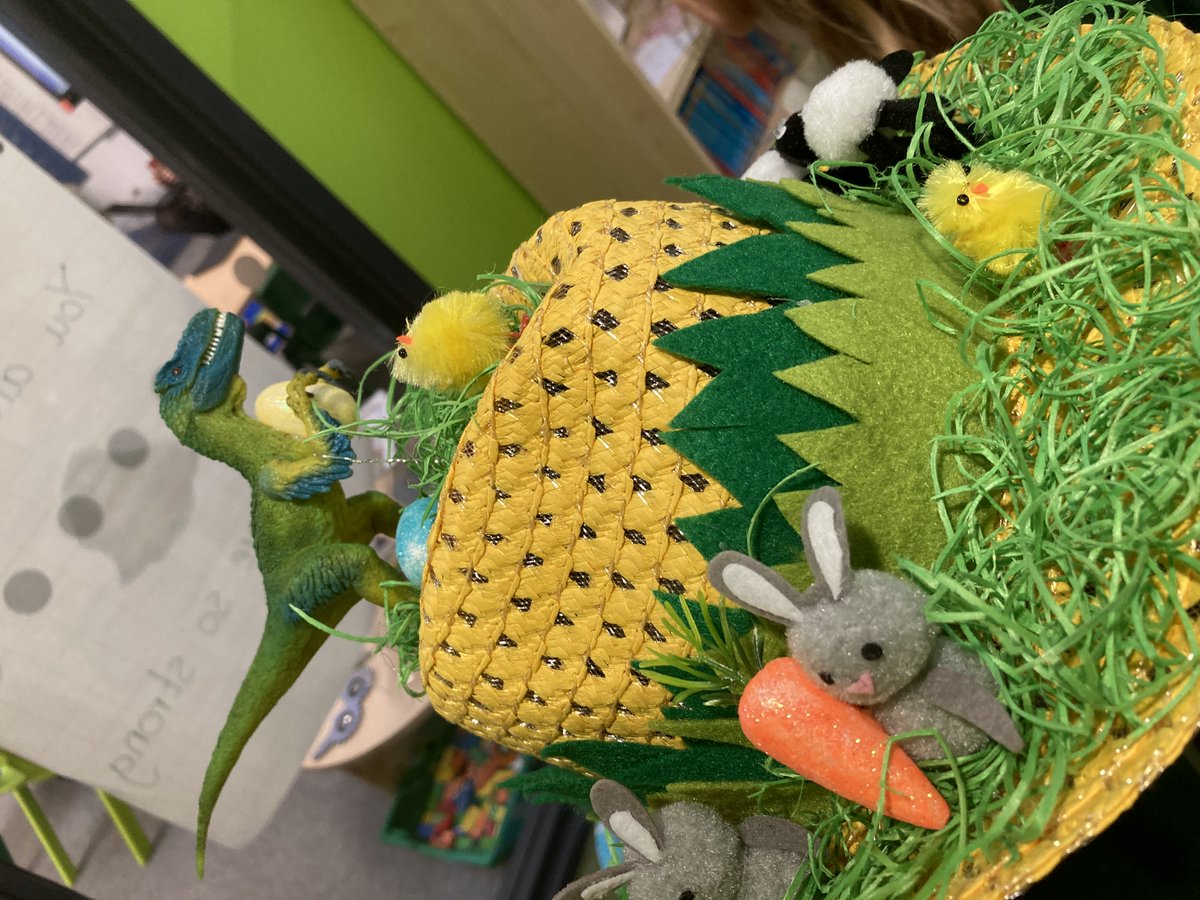 GreenRidgeR2's tweet photo. Some wonderful creations and bonnets from @GRPAHazel @pta_green #dinosaurbonnet #dinglydangly #HappyEaster @Mackie2Nikki https://t.co/HywoghTFHO