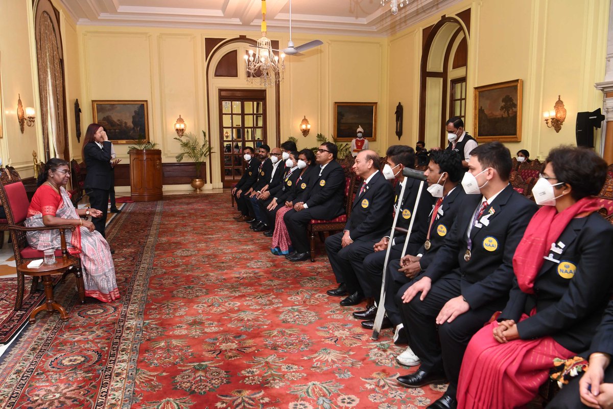 rashtrapatibhvn's tweet photo. President Droupadi Murmu met the Indian contingent of 10th International Abilympics, the global skills competition for differently-abled persons. The President congratulated them for winning medals and making the country proud. She said that their success will motivate divyangjan https://t.co/1qhFggw7zq