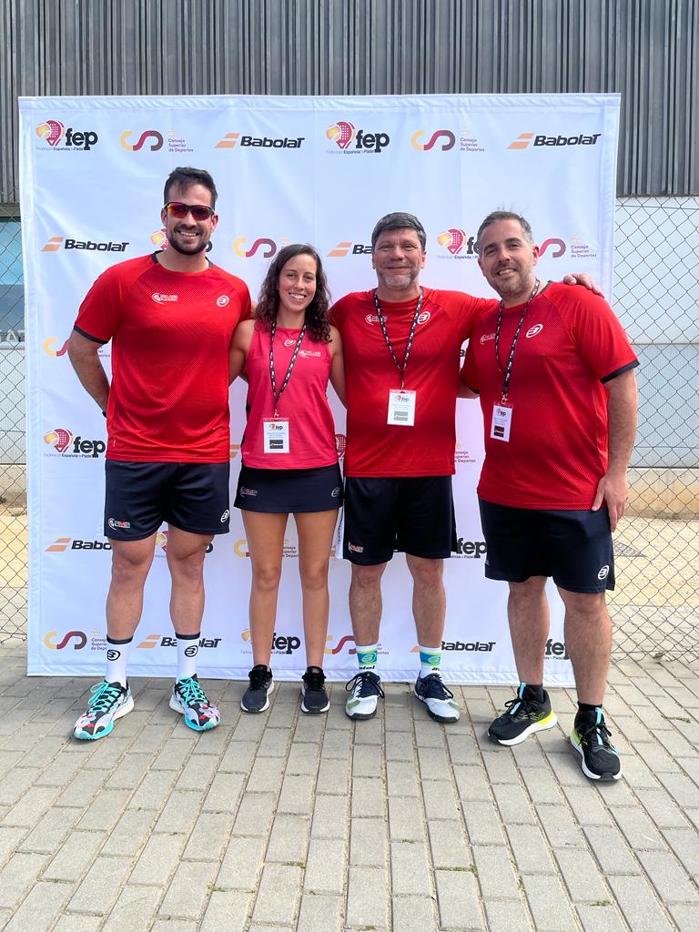 FMP_Padel's tweet photo. El equipo de técnicos del área de menores de la FMP ya está en Barcelona para apoyar a los jugadores madrileños que participan este fin de semana en el #TyC2 en Barcelona, que definirá las plazas para acceder al TyC Premium 2.
¡Suerte, chicos!
@bullpadelsport https://t.co/PwQjIFjlCg