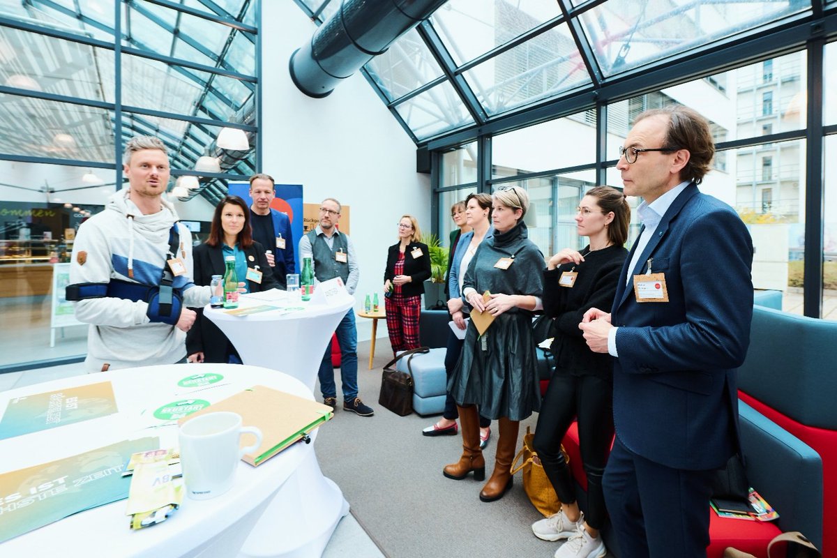 #Klimavolksbegehren goes Austrian Sustainability Summit!

"Aktivieren Sie Ihre Mitarbeiter zu mehr Klimabewusstsein - Engagement is everything" war unser Vortragsthema.

Hopefully konnten wir einige CEOs für #Klimaaktivismus &amp; für's KVB begeistern - danke für die Einladung!