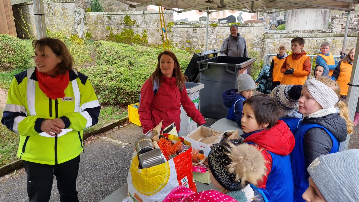 F_Bierry's tweet photo. 🔴🧹[ELSÀSSPUTZ] #Osterputz : notre grande opération #Elsàssputz a commencé ! Rejoignez-nous partout en #Alsace, et trouvez ici l'endroit le plus proche de chez vous :
👉👉https://t.co/DtbXMlmBOM
🌿Pas moins de 215 actions sont prévues jusqu'à ce dimanche 2 avril. #environnement https://t.co/q21WdrRIcT