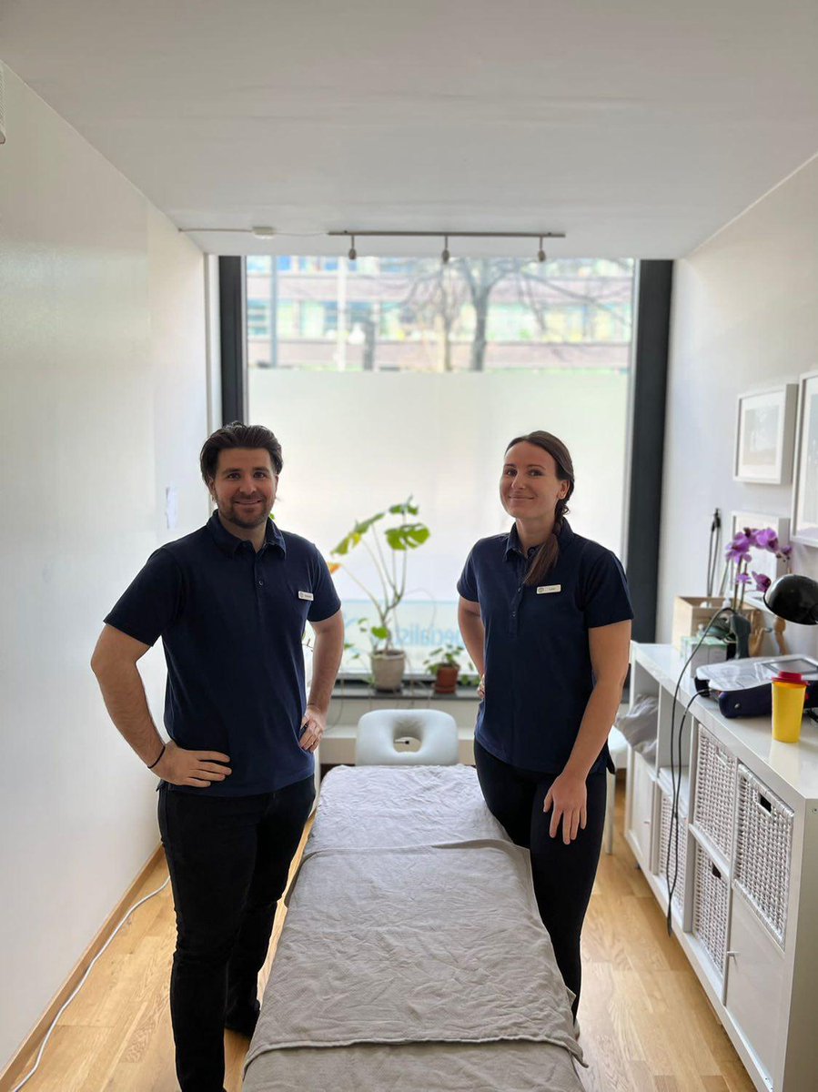 Naprapatspec's tweet photo. Idag har vi haft besök av studenterna Alexander och Lucia ifrån @Naprapatskolan 

Vilket vi tycker har varit väldigt kul och givande. 😃 #naprapat #Naprapatspecialisten #hammarbysjöstad #södermalm https://t.co/yLXNgP5KwJ