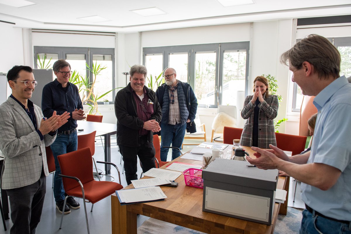 Offizielle Übergabe: Neues Gebäude in Dillenburger Straße für Campus of Cognition <a href="/mpdcc_berlin/">Max Planck Dahlem Campus of Cognition</a>. Mit Mitarbeitenden des Bezirksamts und der MPG fand heute mit <a href="/iyadrahwan/">Iyad Rahwan | إياد رهوان</a> von <a href="/Max_Planck_CHM/">Center for Humans & Machines</a> und Direktor des MPIB, die letzte Begehung mit anschließender Schlüsselübergabe statt.1/2