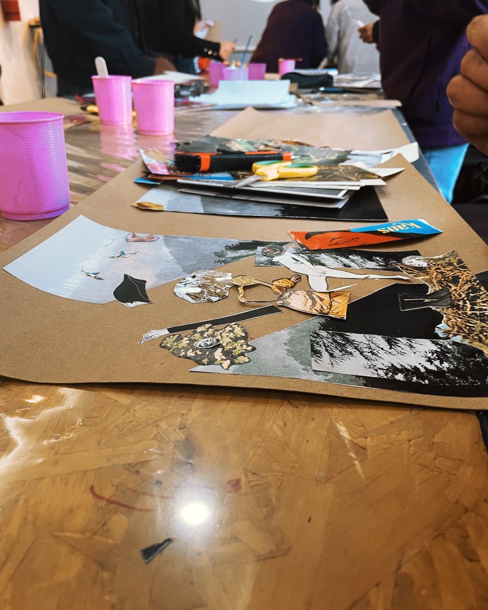 CCELAPAZ's tweet photo. 📜Este jueves comenzó en el #CCELP el taller de desarollo creativo #Papier donde, además de aprender diversas técnicas del manejo del #papel, se propone a lxs participantes realizar una #obra final
📸Compartimos fotografías del proceso creativo de alguno de lxs participantes https://t.co/2uyJV0VnaL