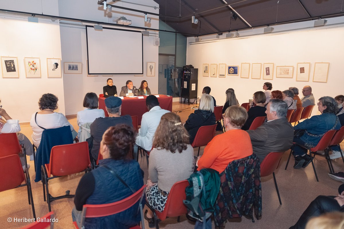ajparets's tweet photo. ➡️ El Centre Cultural Can Rajoler inaugura l’exposició sobre la fibromiàlgia ‘Caram!’. 

📅 La col·lecció est centra en la fibromiàlgia i la síndrome de la fatiga crònica es va inaugurar ahir, 30 de març, i es podrà visitar fins al 16 d’abril .

🗞️ Més a https://t.co/U0sYflqIDF. https://t.co/VuMftrRChA