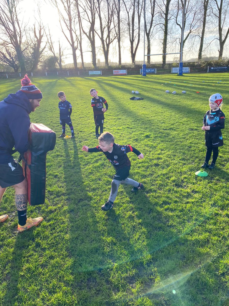 Great little session last night with our Elite fundamentals group (age 4-6).
Lots of fun, lots of learning new techniques and plenty of footwork and agility drills!! 
Our next Elite Fundamentals session will be Thursday 13th of April! Book a place now for the next session!! 🏉✅
