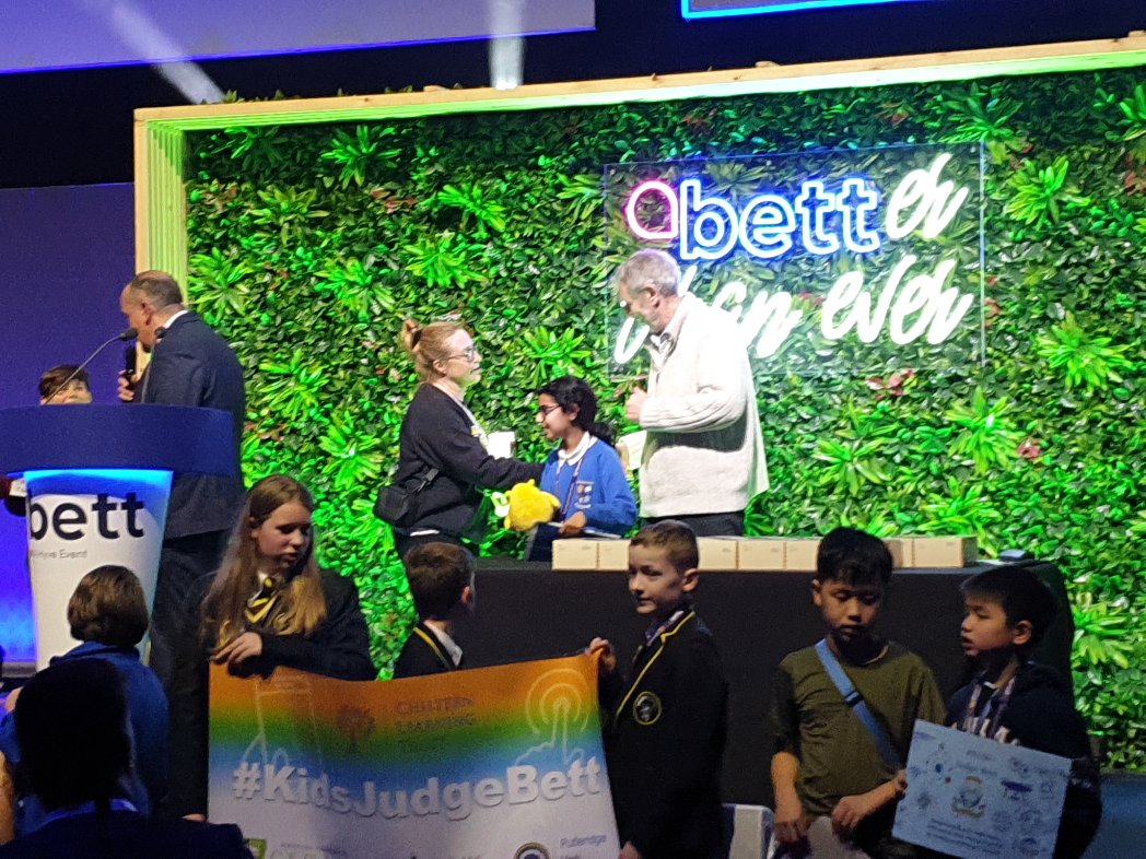 Well done @busythings for being one of the winners of #KidsJudgeBett @MichaelRosenYes presenting as well as pupils and @davesmithict @katypotts