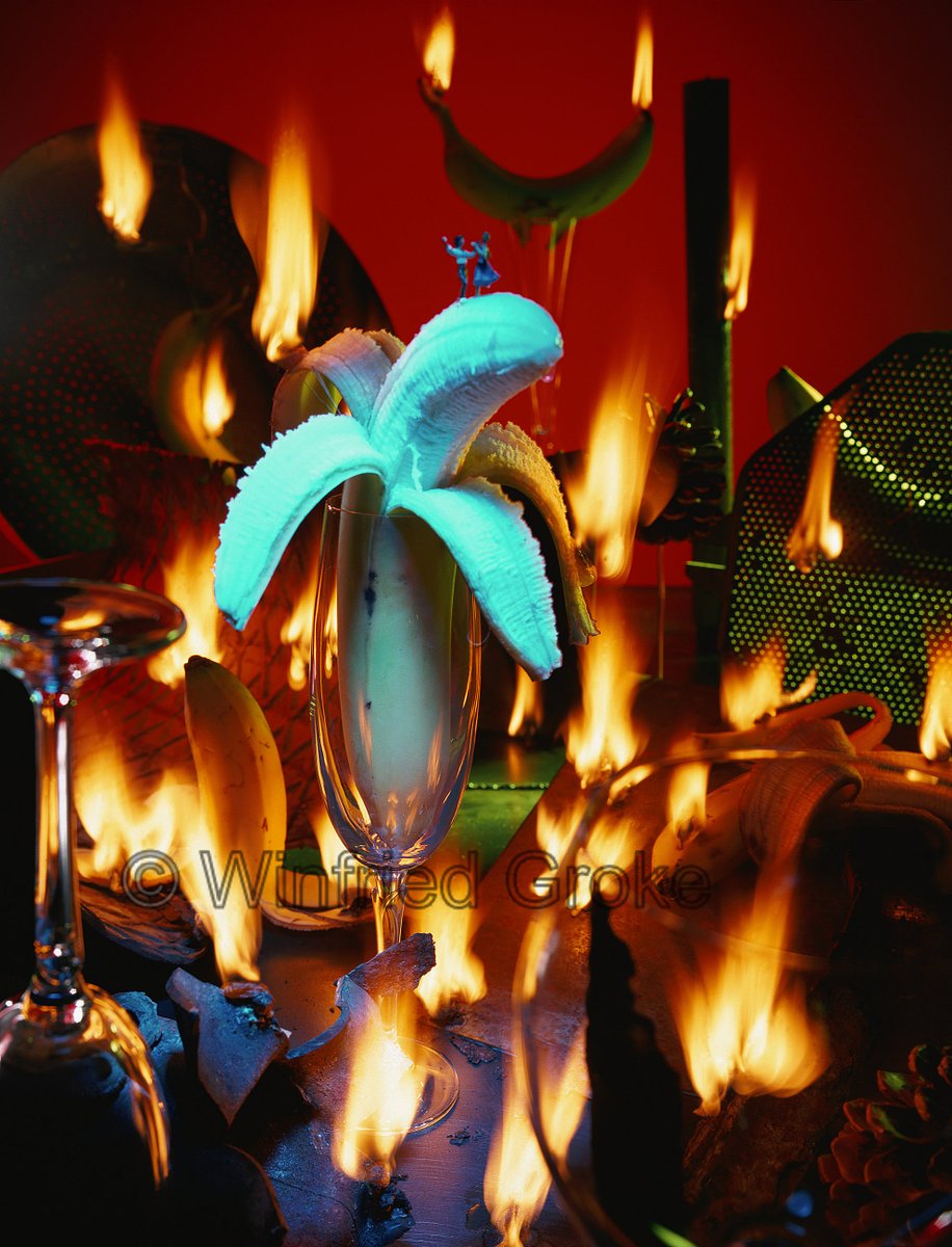 #nachtclub um 0.52 #uhr
mein #erstes #NFT auf #rarible.
#berauscht von was auch immer- #analoge #studioaufnahme mit #sinar 4x5 #inch.