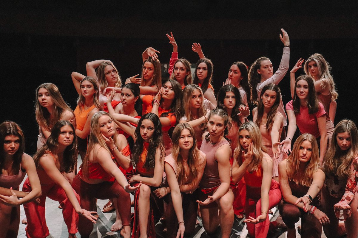 Apex Friendship Dance tweet media