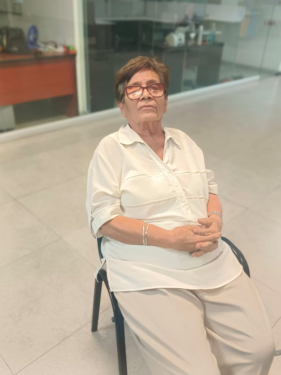 PoliciaZapopan's tweet photo. #ServicioSocial 🚨 Solicitamos su colaboración para localizar a familiares de la Sra. Lilia. Ella fue encontrada la noche del jueves 30 de marzo en la col. Chapalita y no recuerda su domicilio.

Se encuentra a resguardo en nuestro departamento de T.S. 3338182200 ext. 3750 https://t.co/trVc8ZaNp2