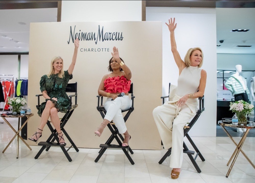 Dianne_C_Bailey's tweet image. Raise your hand 🙋♀️ if #WomensHistoryMonth2023 was your best yet!! Lovelies, keep shining bright!! ✨