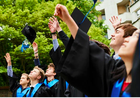 ✨International Education &amp; Schools Fair✨ 

Montgomery International School is a fully accredited IB school in the center of #Brussels, a short walk from the European Commission, #NATO and various business centers. 

Take virtual tour: thinkglobalpeople.com/montgomery-int…

#IESF #education