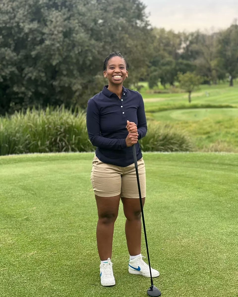 ModoP88's tweet photo. Par: How many times you can hit the ball before getting it into the hole
Caddy: The person who carries your bag and looks for your balls
⛳🏌🏽♀️😃
#AfricanGirlChronicles 🌍
#SheOO 💅🏾
#golfgirls 🏌🏽♀️ https://t.co/2rSSeEc7du