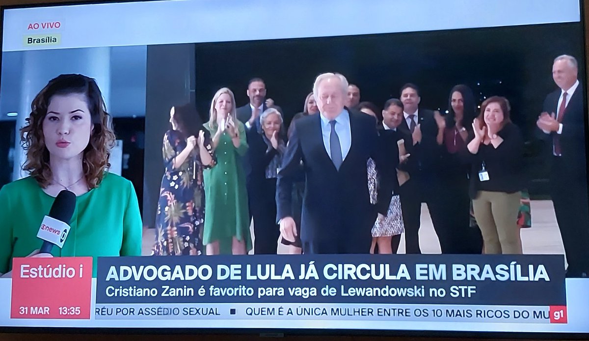 __Lorranna__'s tweet photo. Não tenho nada contra se Lula indicar  Cristiano Zanin ao STF, tivemos que engolir Nunes Marques e um terrivelmente evangélico, nada contra um excelente jurista. https://t.co/iIz5P1dRm1