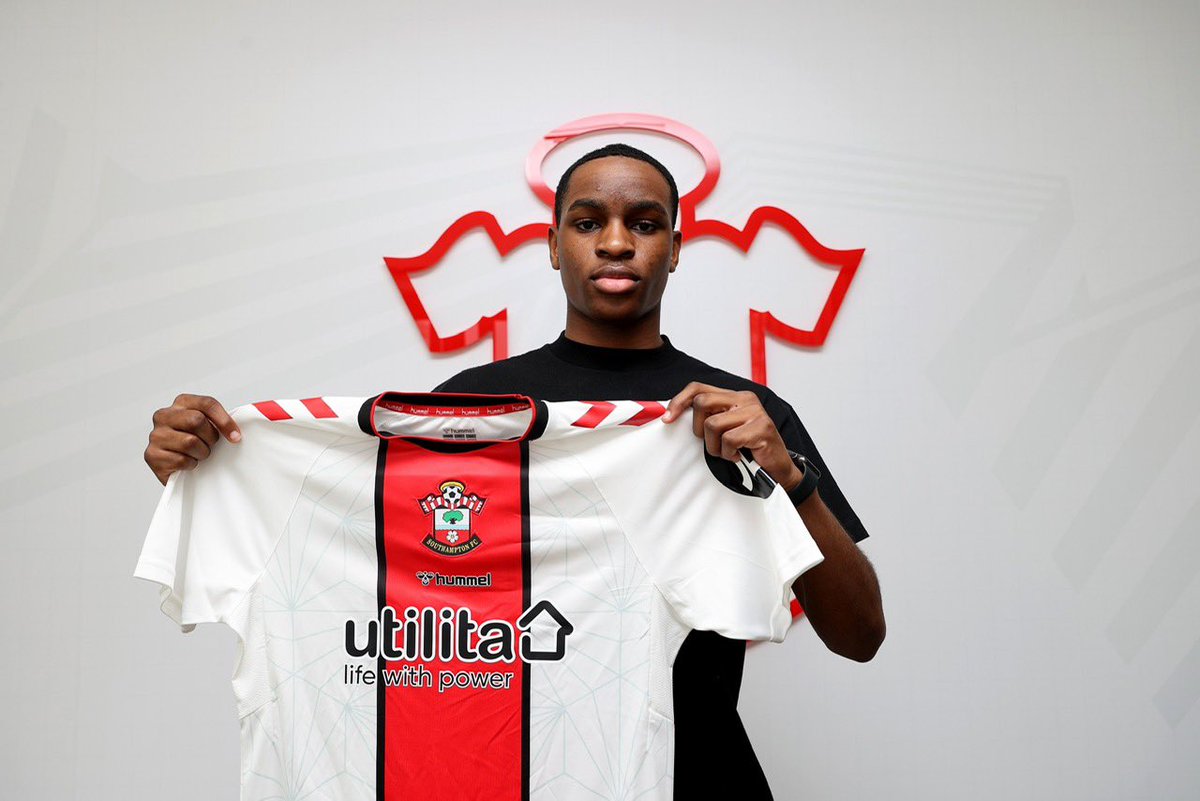 Delighted to sign my first professional contract with @SouthamptonFC. Thank you God🙌🏾 ✞