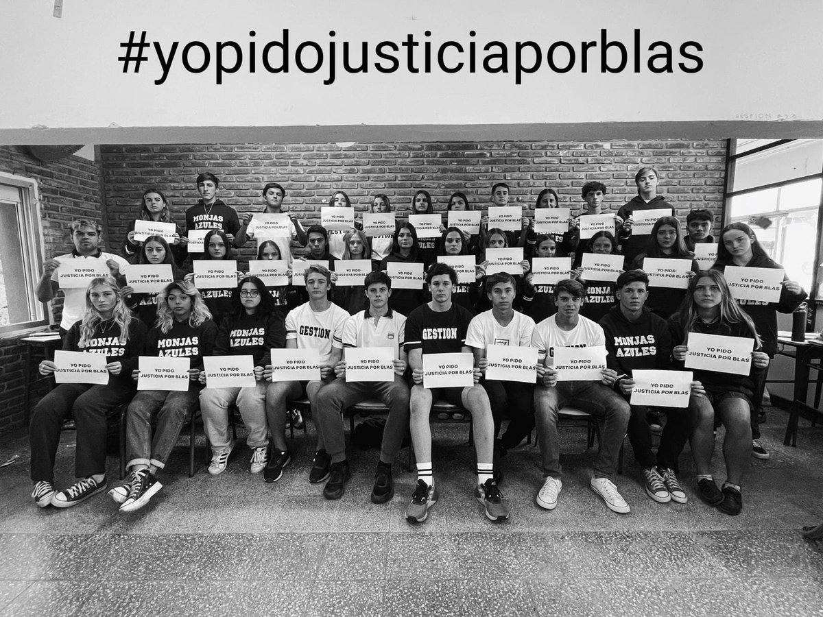 El curso de mi hija pidiendo #justiciaporblas (6° de las Monjas Azules). Los abrazamos muy muy fuerte <a href="/solelaciar/">Sole Laciar</a> y <a href="/blascorreas/">Blas Correas</a>. Los estamos acompañando
