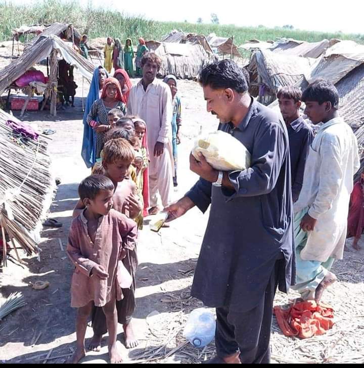 SadamSindhi19's tweet photo. وزير انڙ مزاحيه انداز ۾ ڪرپٽن کي آئينو ڏيکاريو سندس سچ برداشت نٿا ڪن وزير سان ٿيل ناانصافي جي مذمت ڪيون ٿا.
ايس يو پي صدر سيد زين شاھ
#JusticeForJumoJugari https://t.co/gXRvNIGNG7