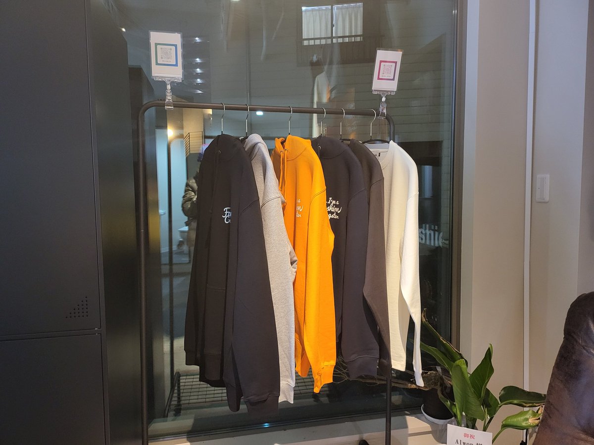 Alwon_official's tweet photo. 少し前のことですが、
ハンガーラックが増えました!
以前まで、陳列用のラックと1枚目のようなパイプのみでしたが、
ハンガーラックを追加(2枚目)。
気軽に見に来てください😄
#alwon #apparel #fashion #beautysalon #美容院 #ファッション #埼玉県 #朝霞市 #朝霞台 #北朝霞
@AlwonBeauty https://t.co/D7PTo0DTaR
