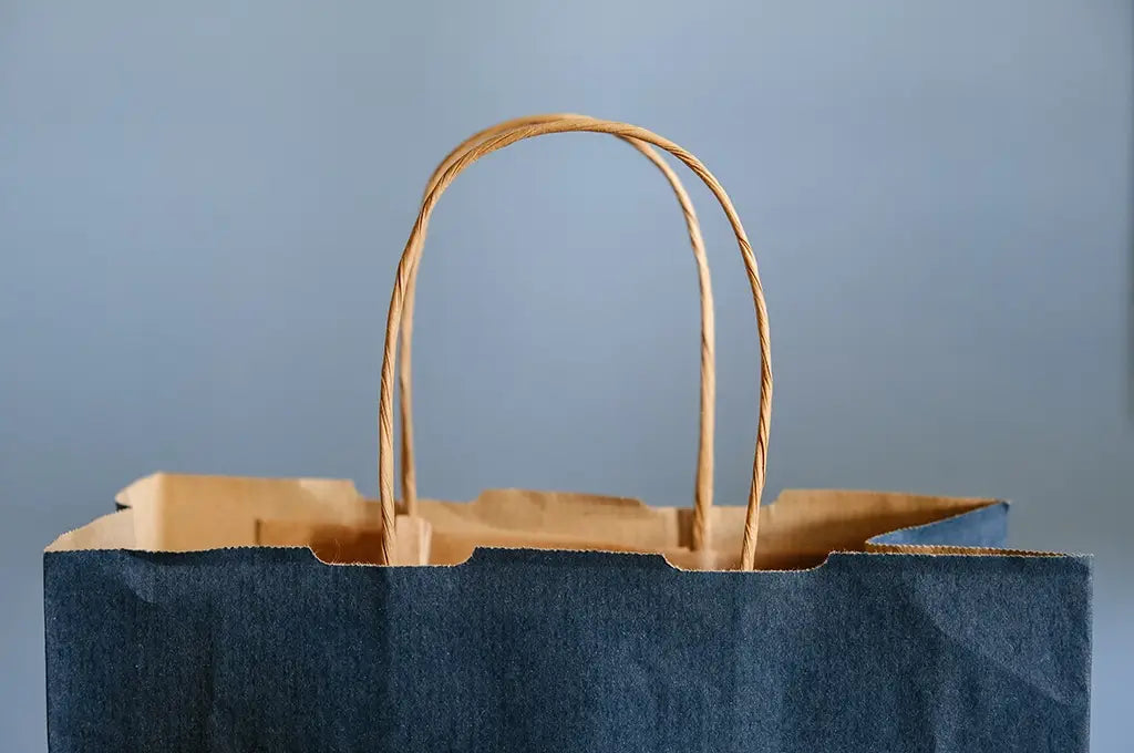 Why should you use kraft paper for your packaging? Find out everything you need to know in our latest blog!

bit.ly/3lXlG3S 

#giftpackaging #kraftpaper #bespokepackaging