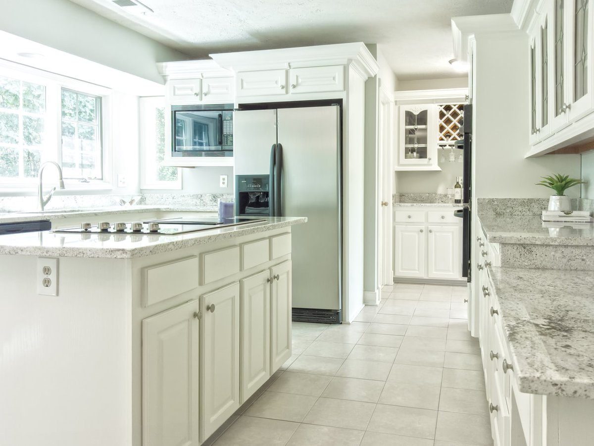 MickeyDaigle's tweet photo. Stocking your kitchen with nourishing food staples is one of the easiest and most effective ways to stick to a healthy diet. https://t.co/fMVf0y8PWt https://t.co/BXBVSjPBNn