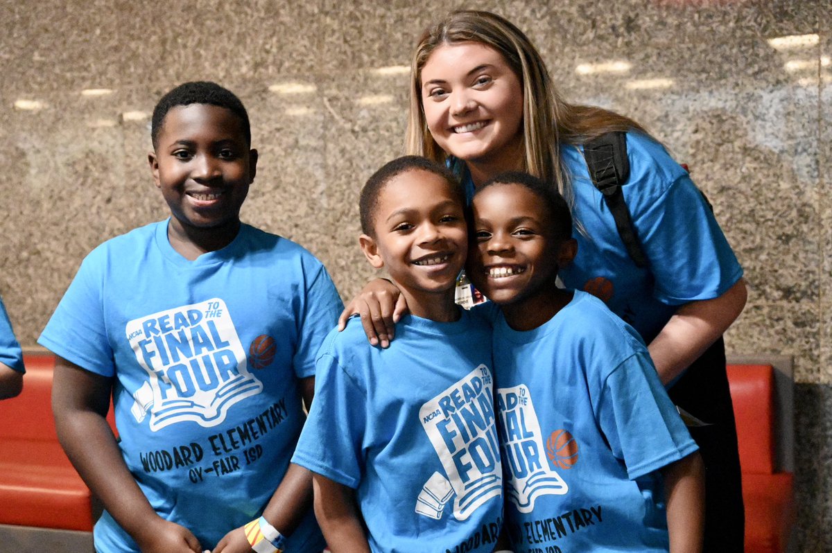 The <a href="/WoodardCFISD/">Woodard Elementary</a> #ALLINWolfpack has arrived at the #ReadToTheFinalFour celebration at #FanFest at the George R. Brown Convention Center! Some special <a href="/CyFairISD/">Cypress-Fairbanks ISD</a> guests are also here to join in on the fun! #CFISDspirit #MFinalFour 🎉🏀📚