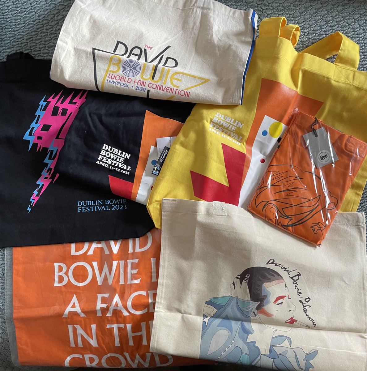 Weird_n_Gilly's tweet image. I have more Bowie tote bags than is reasonable and I never have a bag when I’m shopping 😉⚡️✨ ⁦@BowiesBecOddity⁩ ⁦@DavidBowieGlam⁩ ⁦@BowieConvention⁩ ⁦@dublinbowiefest⁩ 
#DBIs #BowieCollection