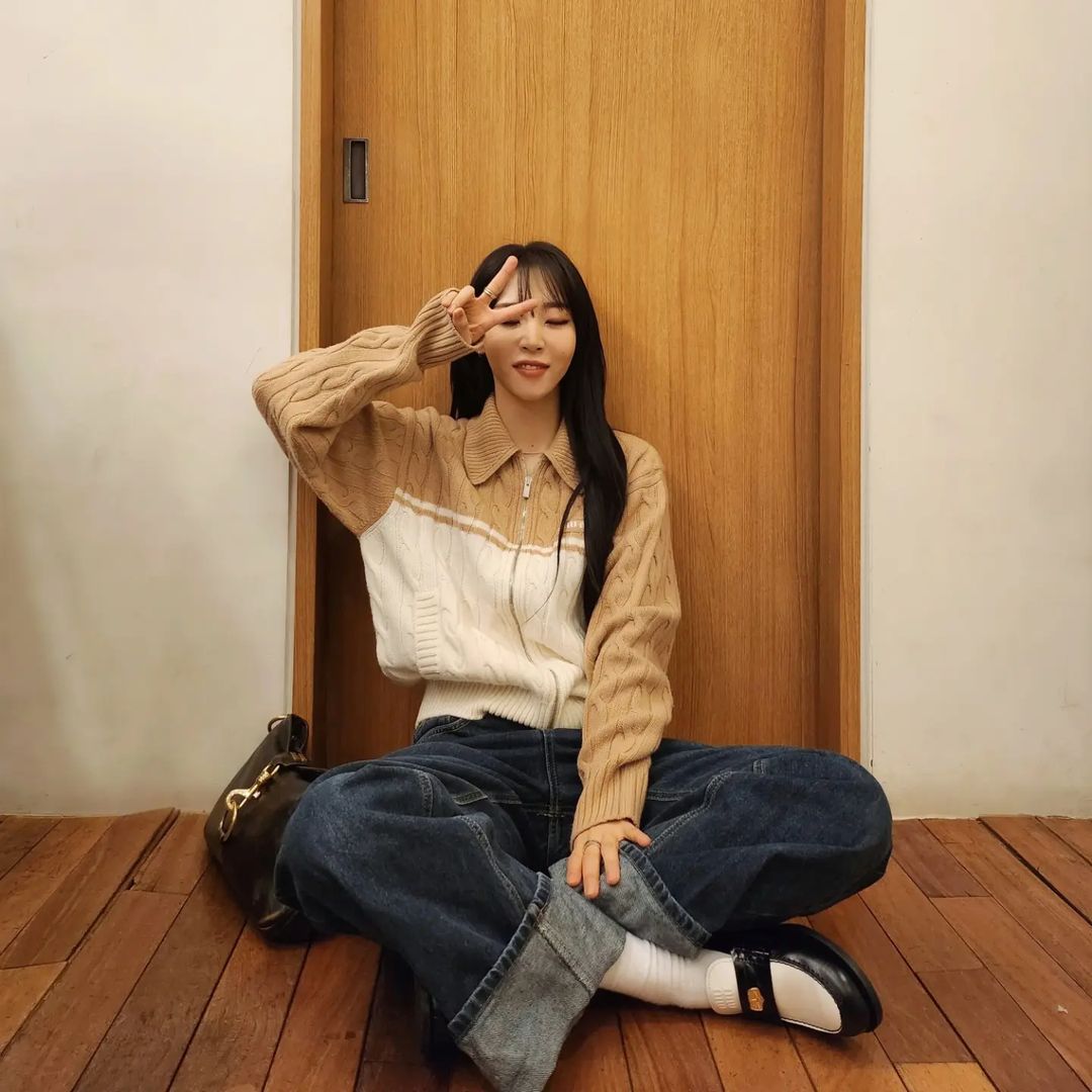 moonbyulgallery's tweet photo. [230331 문별 인스타그램 update]
mo_onbyul
🐹https://t.co/txOu9QRUv5

하트와 댓글 잊지마세요!
Don't forget to click ❤ &amp; write comments✍ 

#문별 #MOONBYUL #文星伊 #玟星 #ムンビョル #마마무 #MAMAMOO #ママム https://t.co/x80NIqIaLo