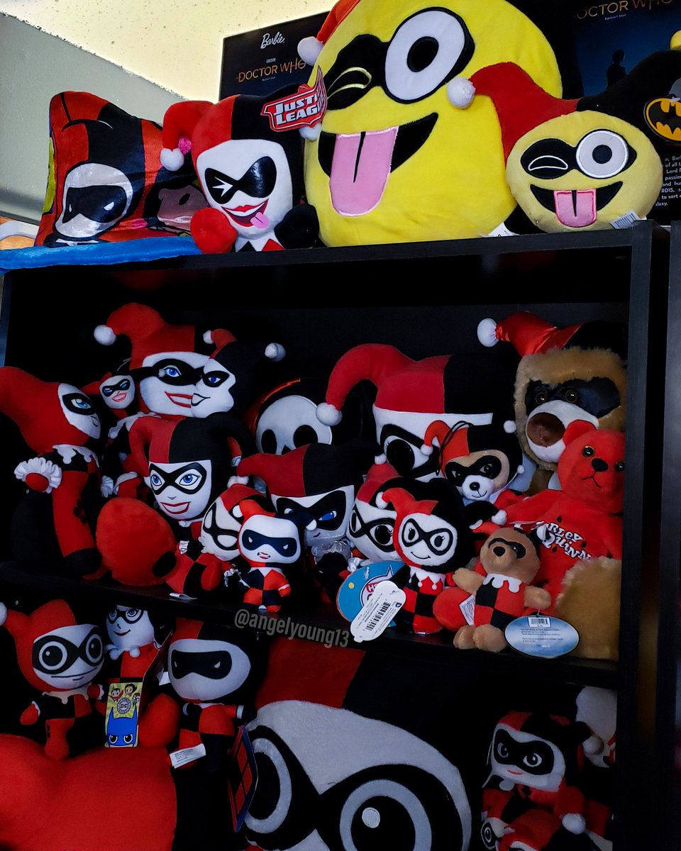 AngelYoung13's tweet photo. It doesn't all fit in 4 pictures but man, I love my Harley Quinn collection. ❤🖤♦️ https://t.co/nQjnlooLqN