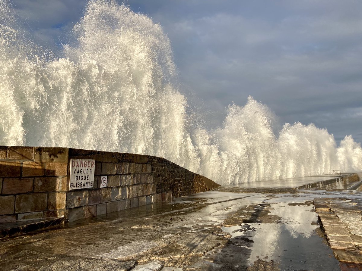 jacacol's tweet photo. De la poussière l’étoile … Saint Jean de Luz https://t.co/uFQuiS2bZ2