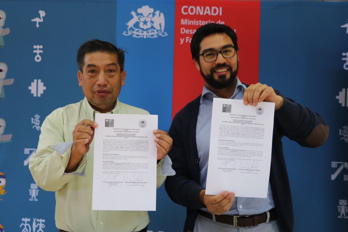 CONADI_Gob's tweet photo. 📍En #AltoBiobío | El Director Regional #CONADI @icarilao se reunió con el Alcalde Nivaldo Piñaleo @AltoComu para coordinar la firma de convenio en turismo denominado “Amulepe Taiñ Kimün”, que apoyará a artesanos y apicultores de la comuna #pewenche. #ChileApoya #TurismoPewenche https://t.co/m0xVOQkREC