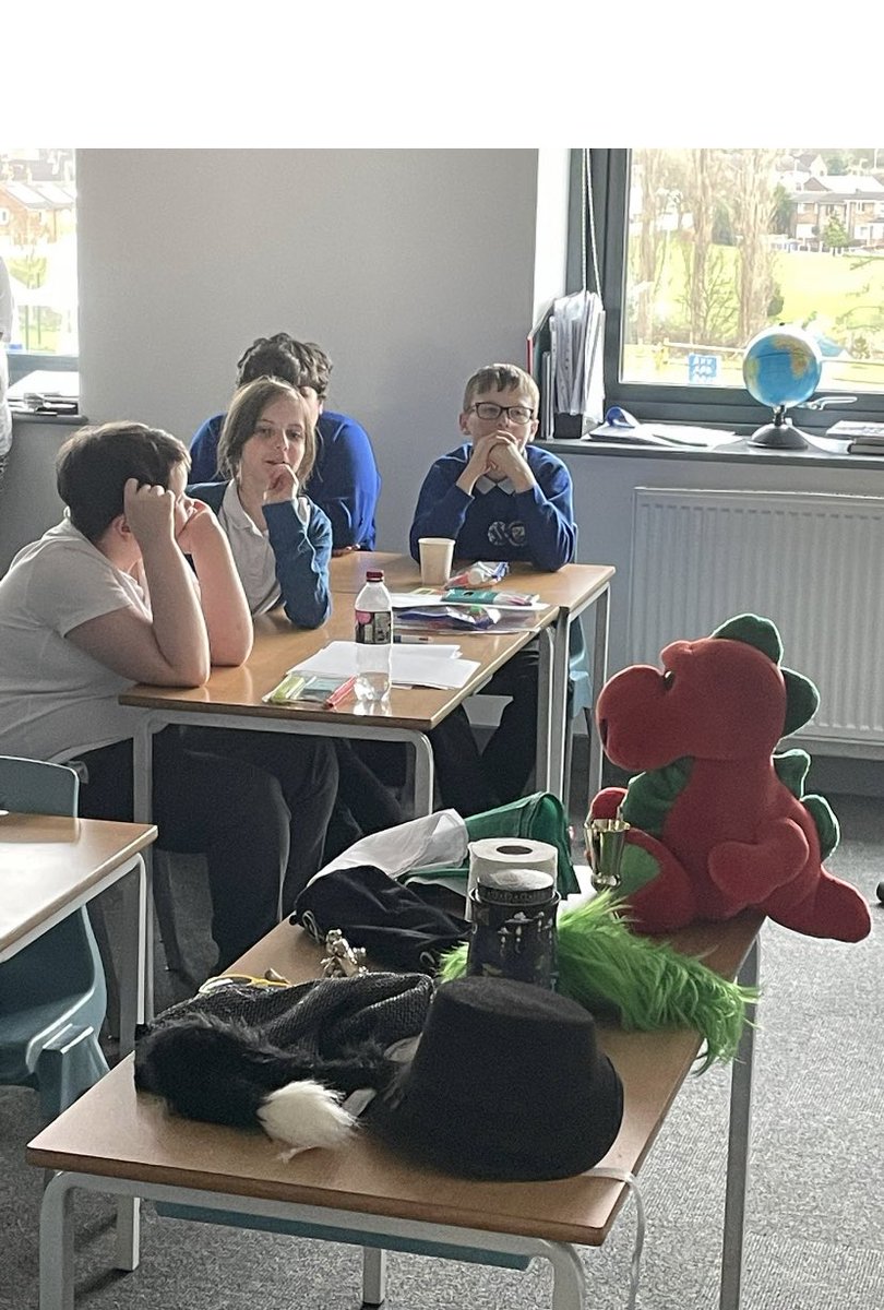 GwenfroS's tweet photo. Dosbarth Dinbych and Rhuthun have enjoyed the last workshop of the day with @ClaireFayers, next up book signing ✍️ #TeamGwenfro #Inspiredtowrite https://t.co/jJ2wsDtQjd