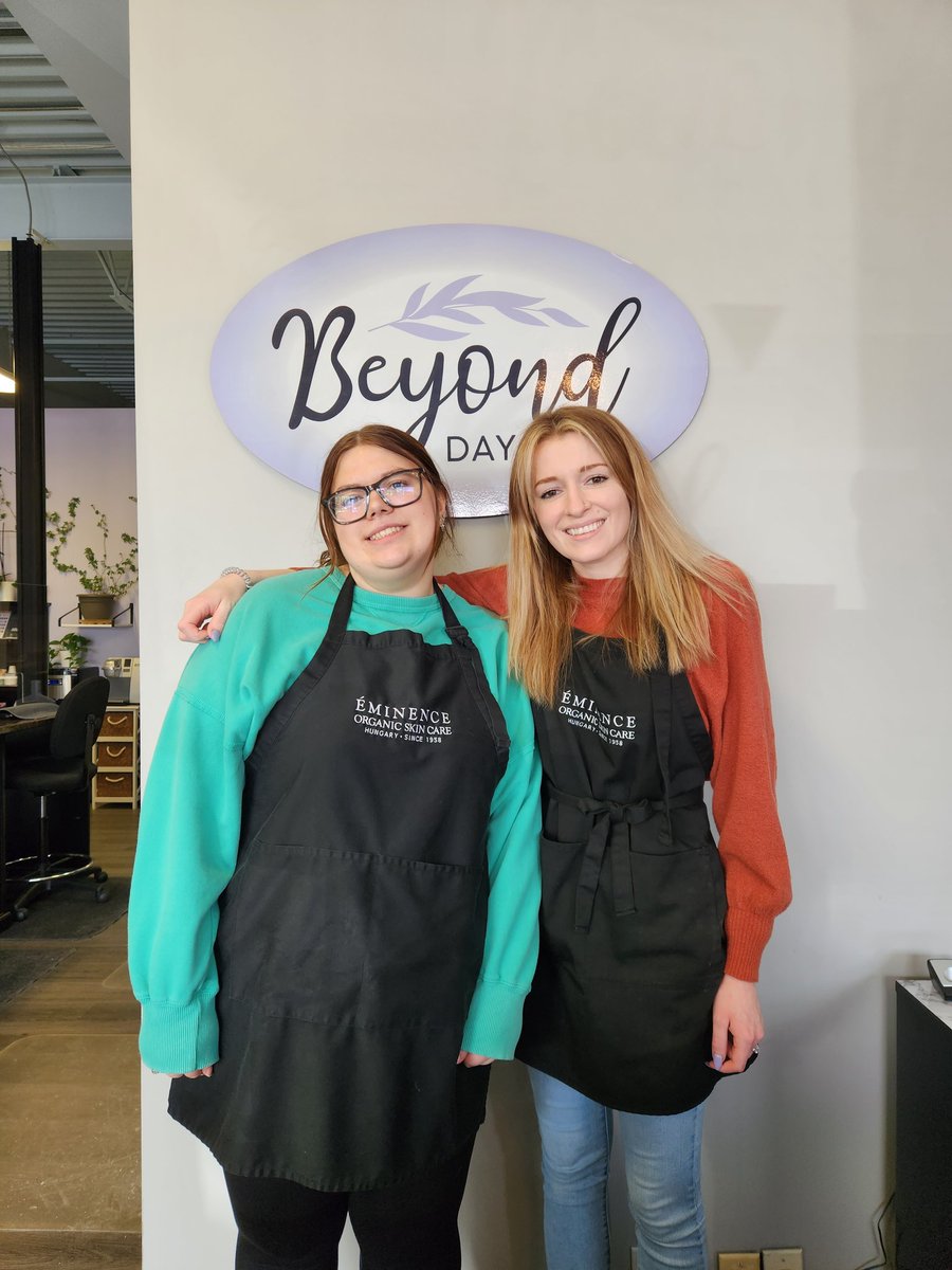 Stratford_DSS's tweet photo. Pictured here is cooperative education student Chloe O'Krafka with her supervisor Jessie Eusebi at Beyond Day Spa.
#coopworks #GoldenBears #SHSM https://t.co/CzyIGQKG6a