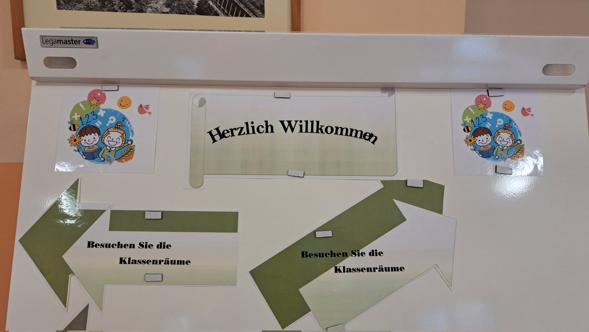 PR_steine's tweet photo. @TextSkizzen Jetzt ist es offiziell. Es wird so geschrieben-den in der Grundschule lernt man doch die Basisgrundlagen. Kein Wunder, das keiner mehr durchsieht. https://t.co/OL3hYKogP5