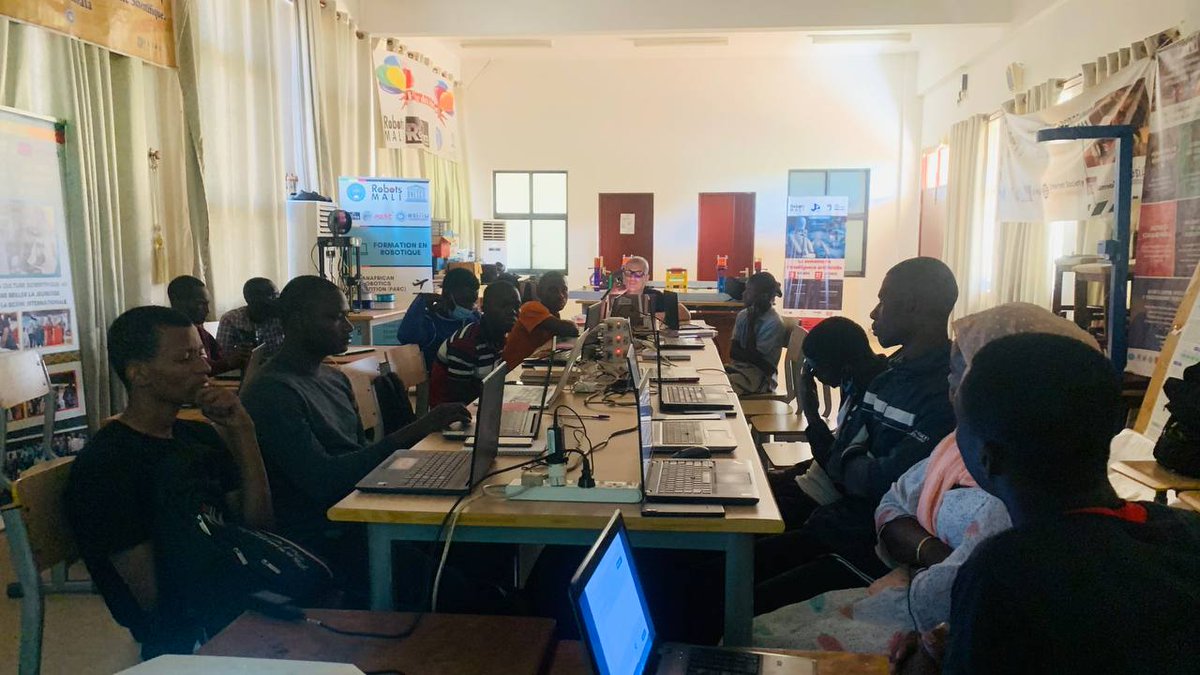 GDSC_EniAbt's tweet photo. Nous sommes une communauté, join us 👨💻🦾🚀
#GDSC ENI-ABT
#GDSCSSACOMMUNITY https://t.co/Y5Vuc65Yhj