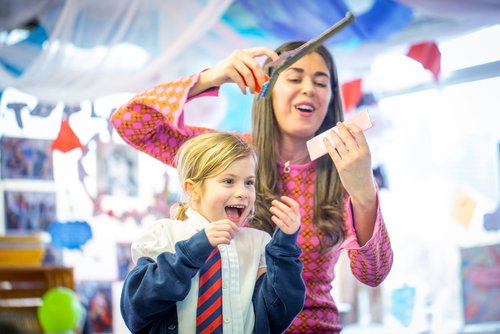 All smiles as the Great Glider Share flew into <a href="/ctkrcps/">Christ the King RC Primary School</a> to celebrate #GSSfS and #ScienceWeek! See how the Great Guided Enquiry all about gravity and flight can take off in your school: greatscienceshare.org/gssfs-blog/202…

<a href="/MrSpottle/">Jules Pottle 💙</a> <a href="/ogdentrust/">Ogden Trust</a> <a href="/OfficialUoM/">The University of Manchester</a> <a href="/BASF_UK/">BASF UK</a> <a href="/CcComino/">NWCC</a> <a href="/royalsociety/">The Royal Society</a>