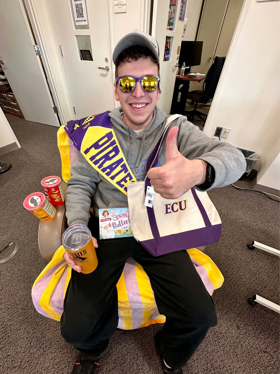 ecustepp's tweet photo. #POV: you #ARRRGH relaxing with your #Pirates gear, crunching some chips, and sipping a refreshing soda.

#ECUSTEPP Students, this could be YOU! 🤩

Enter to win big with #STEPPforthewin now through April 11. 🎉 https://t.co/W7YFSN2Asi