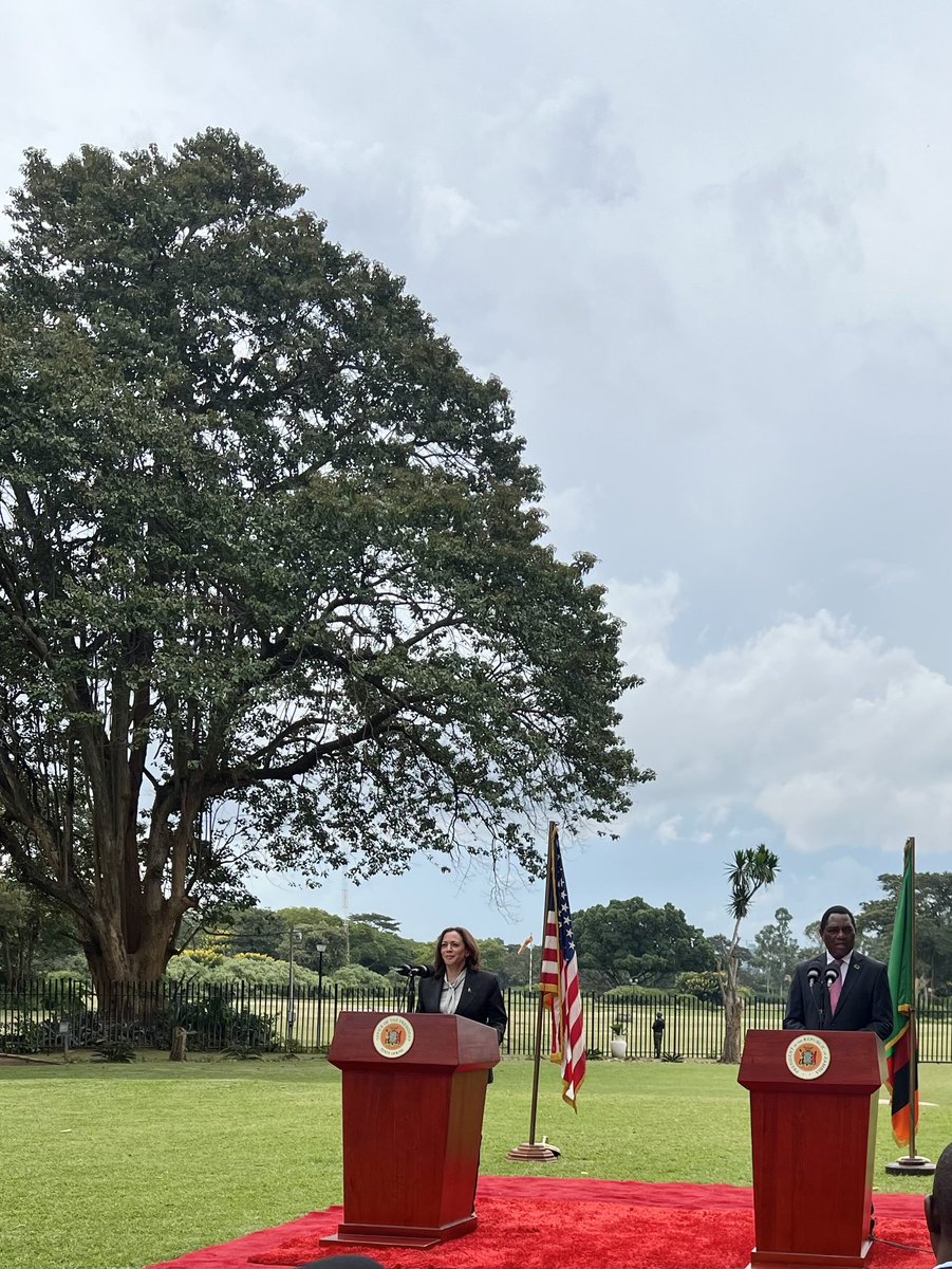 HHichilema's tweet photo. We welcome @KamalaHarris back home to #Zambia, Mwaiseni, Twamilandilani. 
🇿🇲 🇺🇸 https://t.co/E0KGqec6uV