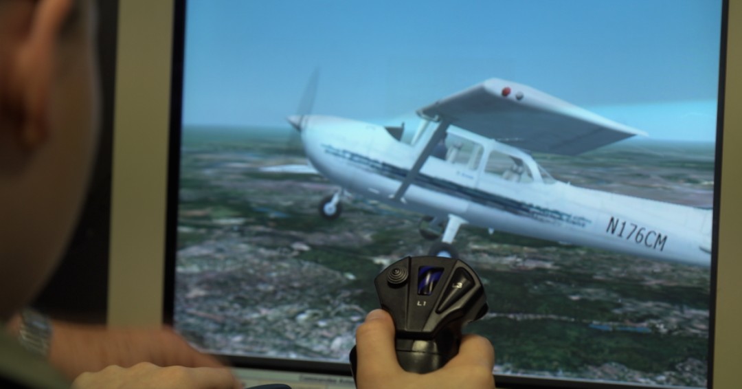 ONG_ASF's tweet photo. Découvrez l’aviation humanitaire dans @MSFSofficial avec nos avions virtuels et soutenez nos actions E-Aviation ! Nous utilisons la simulation de vol pour aider des adolescent à trouver leur voie professionnelle grâce à la découverte de l’aéronautique 👉https://t.co/UDYYJFO1hA https://t.co/C1bjZdTTSv