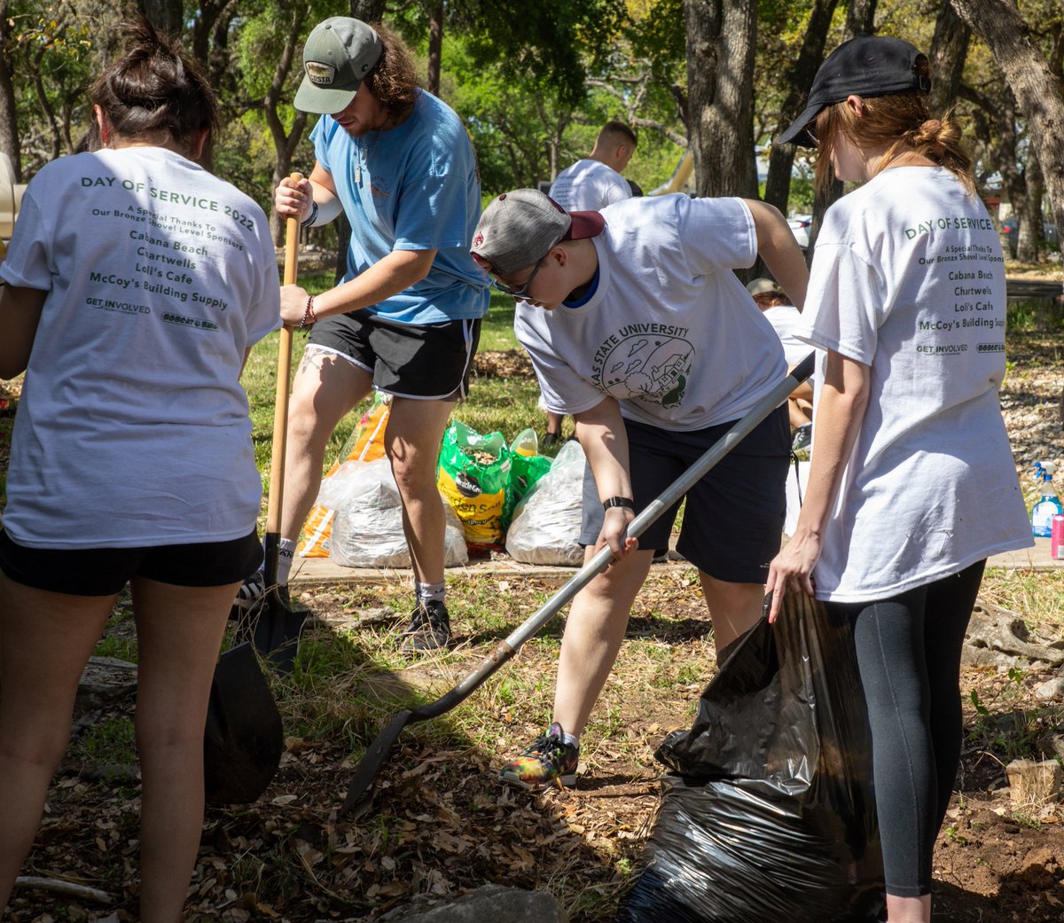 txst's tweet image. .@BobcatBuild is BACK and ready to lend a hand to the #SanMo community tomorrow! Bobcat Build gives #TXST students the opportunity to say ‘thank you’ to #SMTX and volunteer their time to complete service projects throughout the community.

Learn more: bobcatbuild.txst.edu