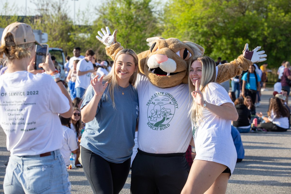 txst's tweet image. .@BobcatBuild is BACK and ready to lend a hand to the #SanMo community tomorrow! Bobcat Build gives #TXST students the opportunity to say ‘thank you’ to #SMTX and volunteer their time to complete service projects throughout the community.

Learn more: bobcatbuild.txst.edu