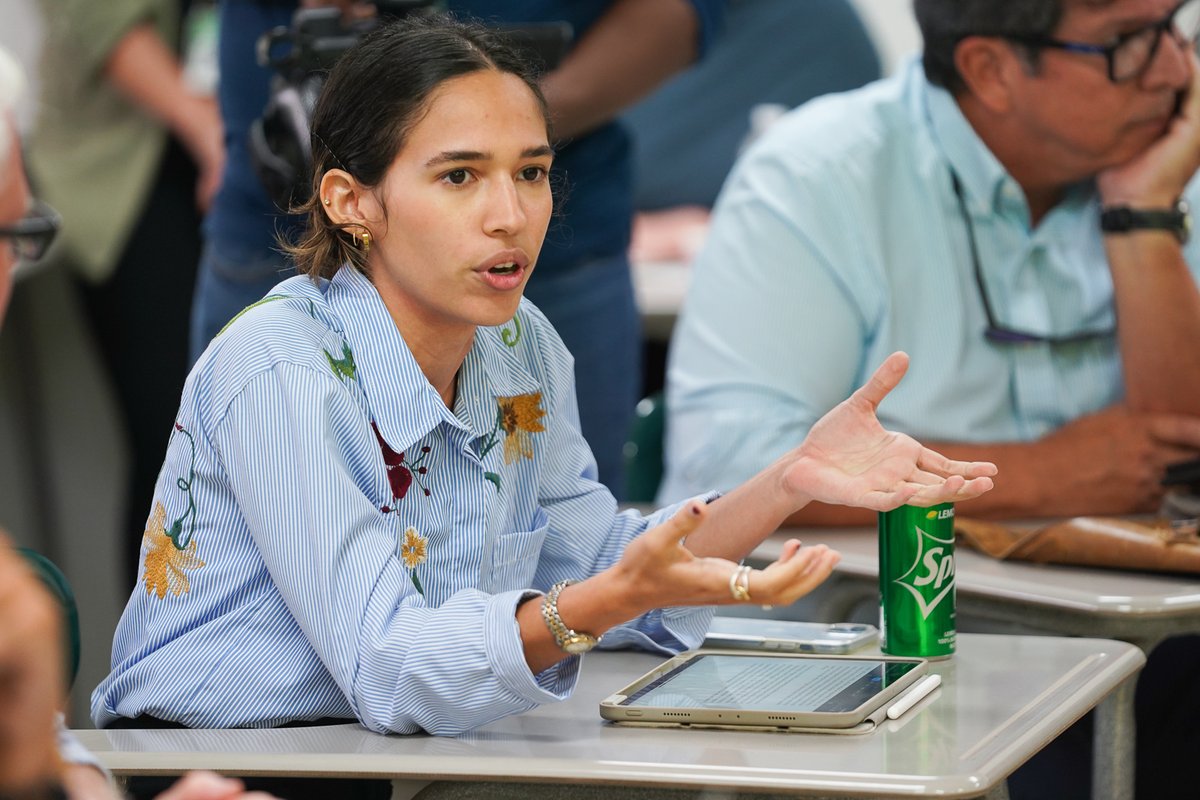 SecGranholm's tweet photo. Inspiring to hear from the next generation of clean energy leaders at the University of Puerto Rico Mayagüez (@uprm). Their feedback and stories are crucial to building a resilient and reliable power grid and a strong energy economy on the island for generations to come. https://t.co/RTFKc0Pisn
