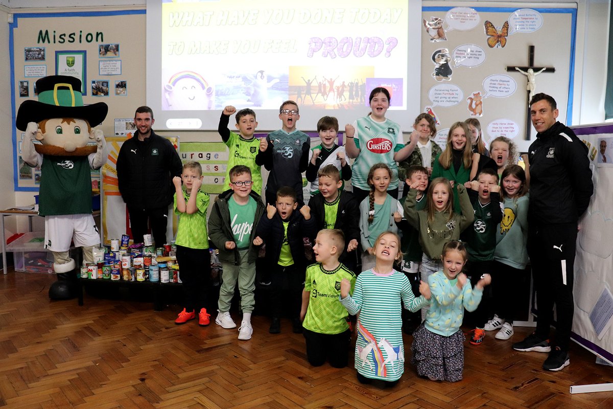 ArgyleTrust's tweet photo. 🤩 A huge thank you to the wonderful students and staff at @KeyhamBartonPly who held a mufti day today to raise funds for #Project35, in partnership with @therealginsters, and donated tinned food for the @ManadonSportHub Community Larder.
#ThankYou #pafc #Charity #Fundraising https://t.co/SrkeLfBiNL