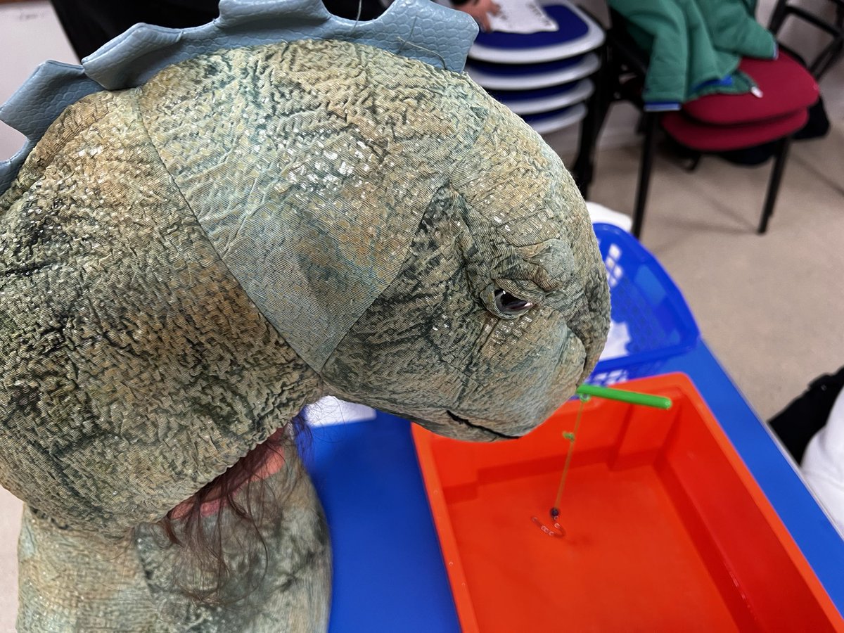 HANDSS_Group's tweet photo. A huge shout out to Aline, Wendy, Kayla, Chloe &amp; Donna who gave up their spare time to prepare an extraordinary end of term session for HANDSS.  With an animal theme there were 12 activities to chose from and the evening was finished up with eating freshly made crepe! 
❤️🐕🥞🐎❤️ https://t.co/h4HbHjh9hs