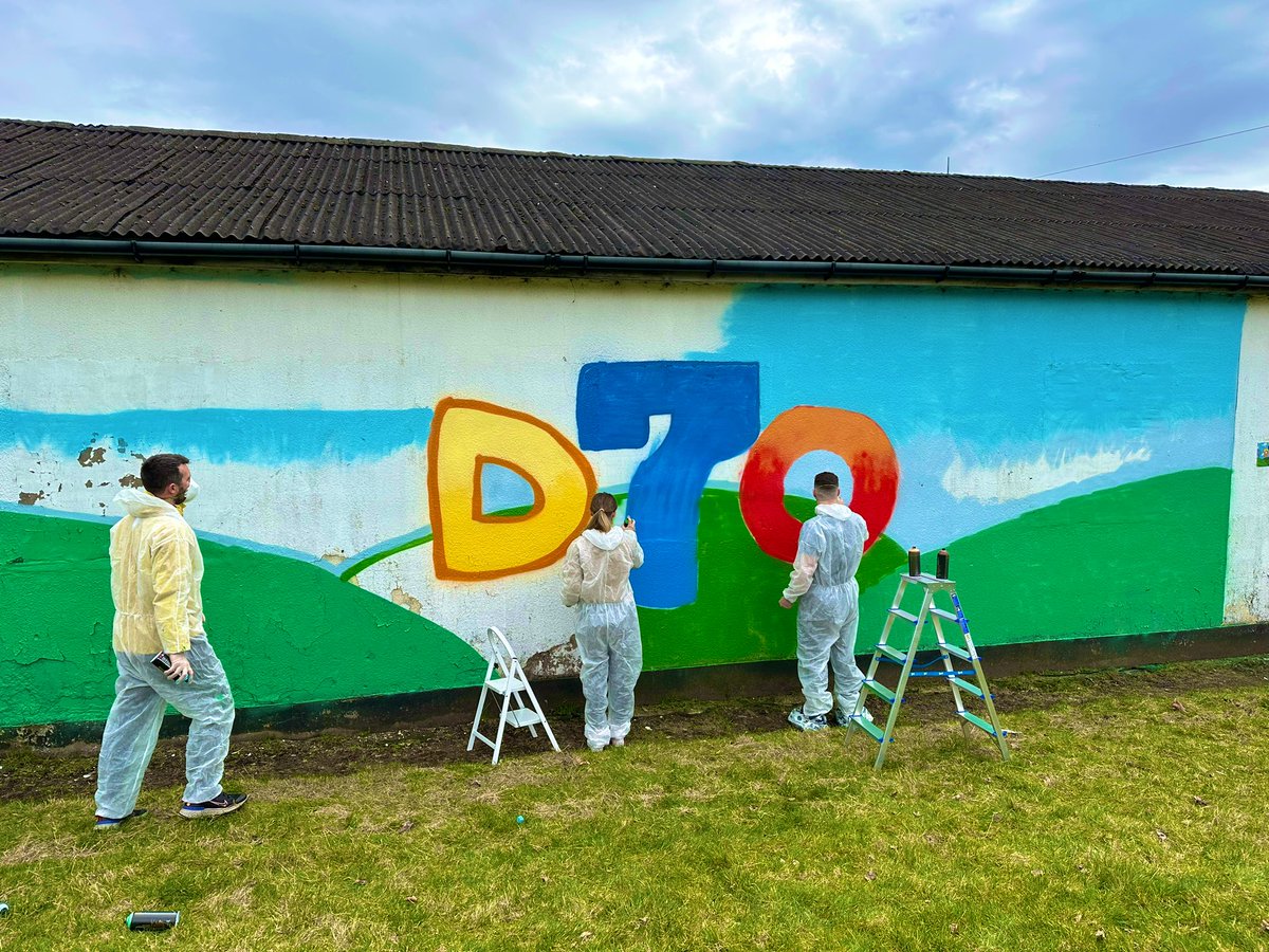 Iain Corbett 💜 (@iaincorbett88) on Twitter photo Cracker of a day in Costa del Drumchapel. ☀️ another belter of a <a href="/neighbourlylab/">neighbourlylab</a> mural bringing the community together and providing a creative outlet. Cheers to everyone that came along…video incoming…
<a href="/G15YouthProject/">G15 Youth Project (SCIO)</a> <a href="/partners_DHS/">Partners Drumchapel</a> <a href="/FortuneWorks60/">Fortune Works</a> <a href="/TPDrumchapel/">G15 Thriving Places</a> <a href="/BillKiddSNP/">Bill Kidd SNP</a> Cracker of a day in Costa del Drumchapel. ☀️ another belter of a <a href="/neighbourlylab/">neighbourlylab</a> mural bringing the community together and providing a creative outlet. Cheers to everyone that came along…video incoming…
<a href="/G15YouthProject/">G15 Youth Project (SCIO)</a> <a href="/partners_DHS/">Partners Drumchapel</a> <a href="/FortuneWorks60/">Fortune Works</a> <a href="/TPDrumchapel/">G15 Thriving Places</a> <a href="/BillKiddSNP/">Bill Kidd SNP</a>