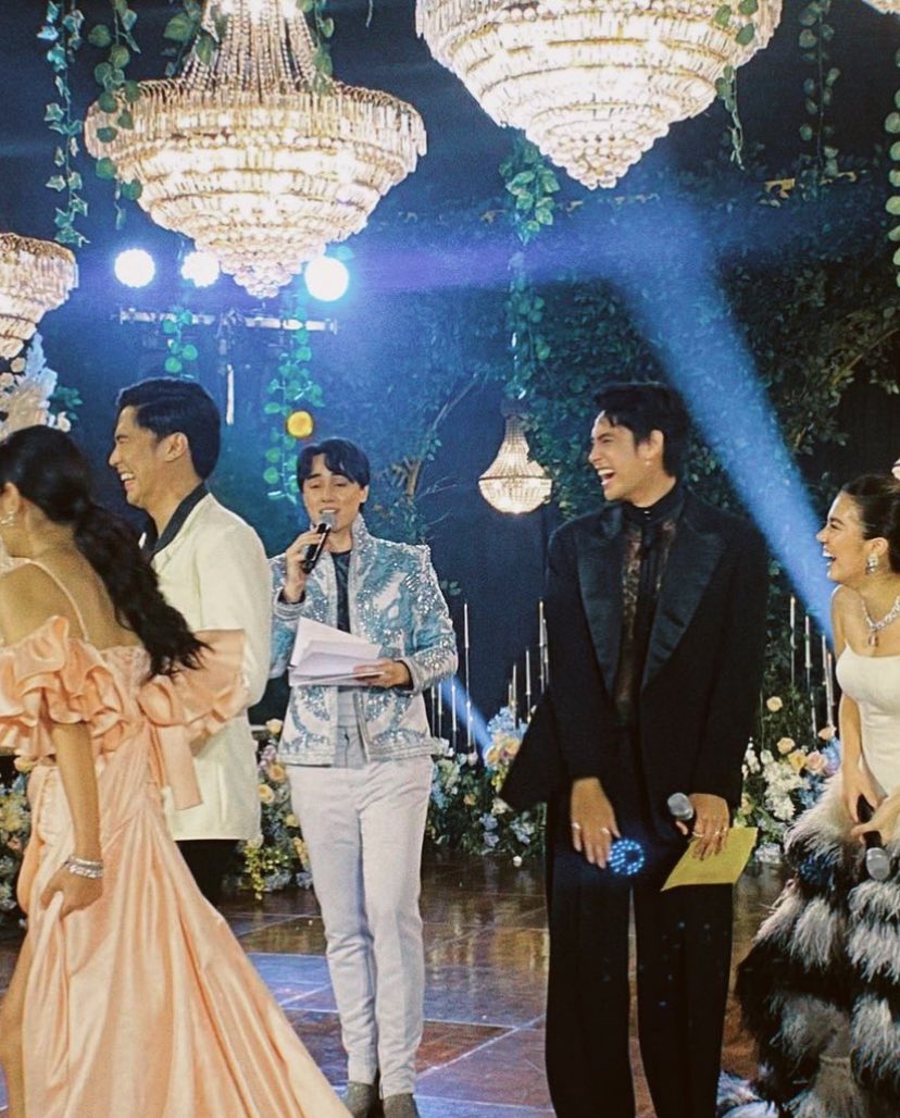 Jeremiah posted another set of pictures at #StarMagicalProm2023 together with his lovely prom date, our very own, <a href="/kaori_oinuma/">Kaori Oinuma</a> &amp; with their co-HIH stars, #DonBelle! 🧡🥹👑

🖇️: instagram.com/p/CqdLj98SM3b/…

#KaoMiah #KaoriOinuma #JeremiahLisbo