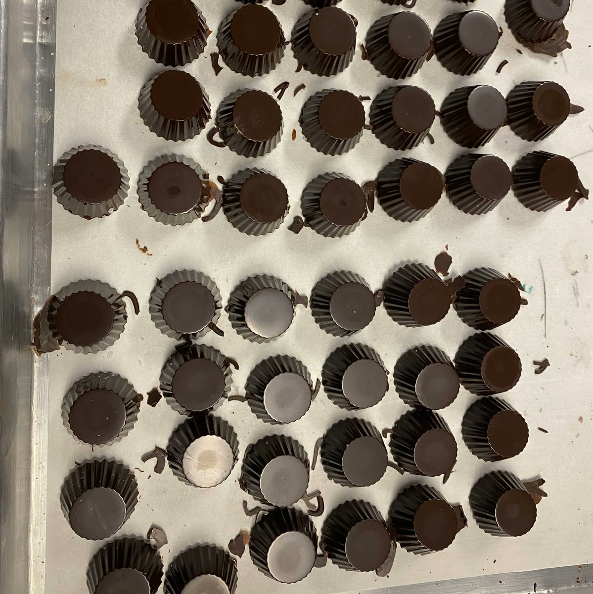 HedonistChoco's tweet image. Making our delicious homemade peanut butter cups! A great addition to Easter baskets or to give as an Easter gift! 🎁 Buy in the shop or online at buff.ly/3M19lGz

#peanutbuttercups #eastergifting #eastergiftideas #easterchocolates #rochesterny #ROC #rochesternewyork