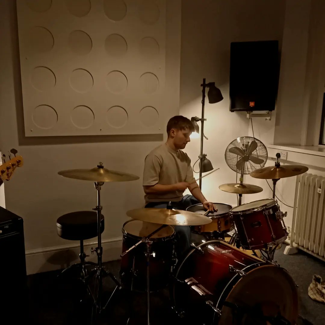 Pretty Criminal tweet media