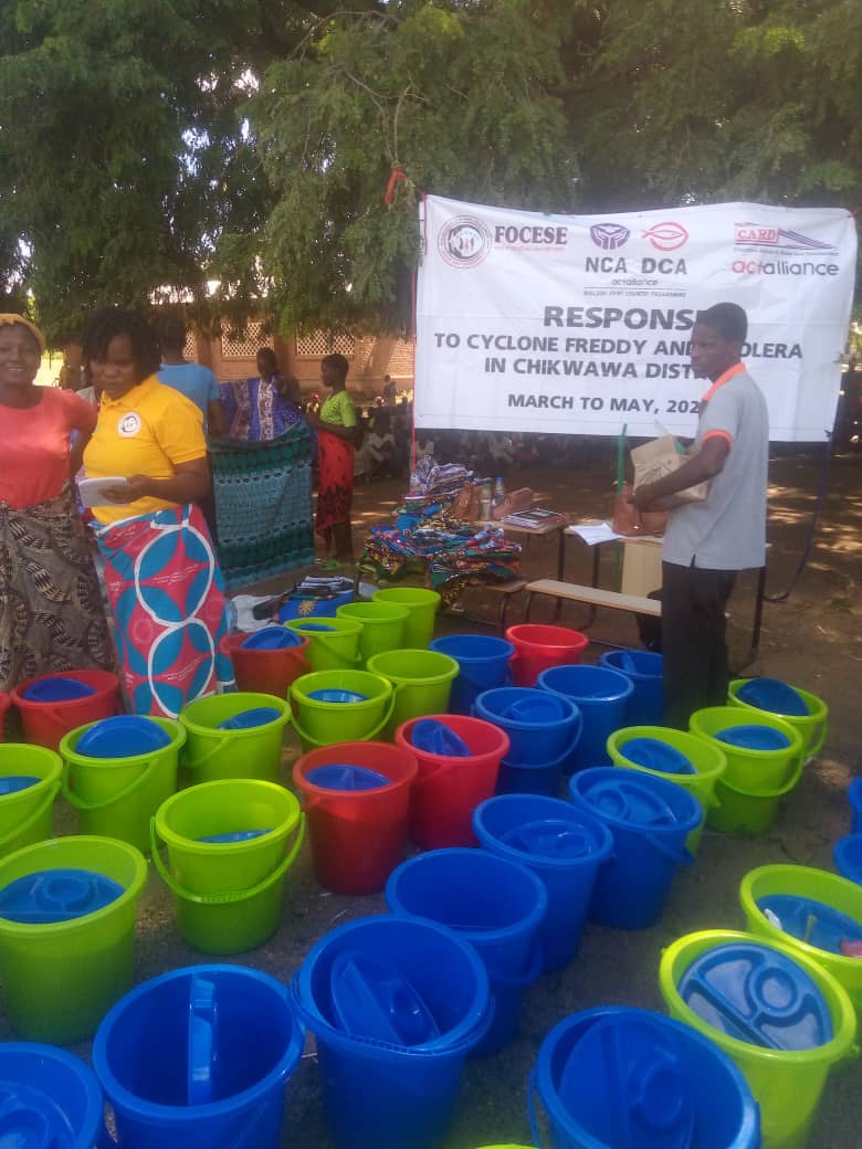 FOCESE_Malawi's tweet photo. We continue with the #dignitykit distribution to 131 beneficiaries with support from @aid_church @DanChurchAid in Chikwawa T/A Ngabu in response to #CycloneFreddy. We ensure that we raise awareness on #GBV #SRHR #wash @UNFPAMalawi @unwomenmalawi @unfoundation @MalawiUNICEF https://t.co/y7NVbTsPrB